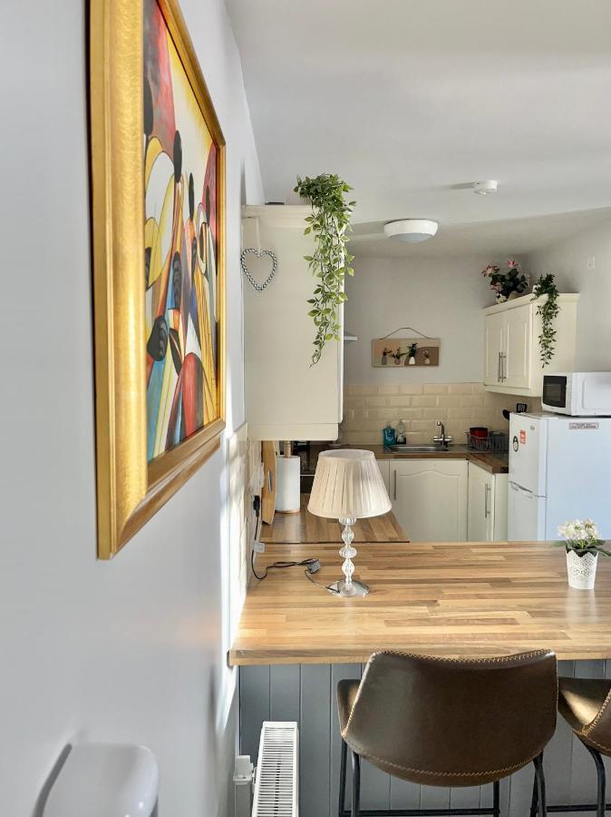 Trinity Apartments Four 1-Bedroom Apts Waterford City Centre Dış mekan fotoğraf