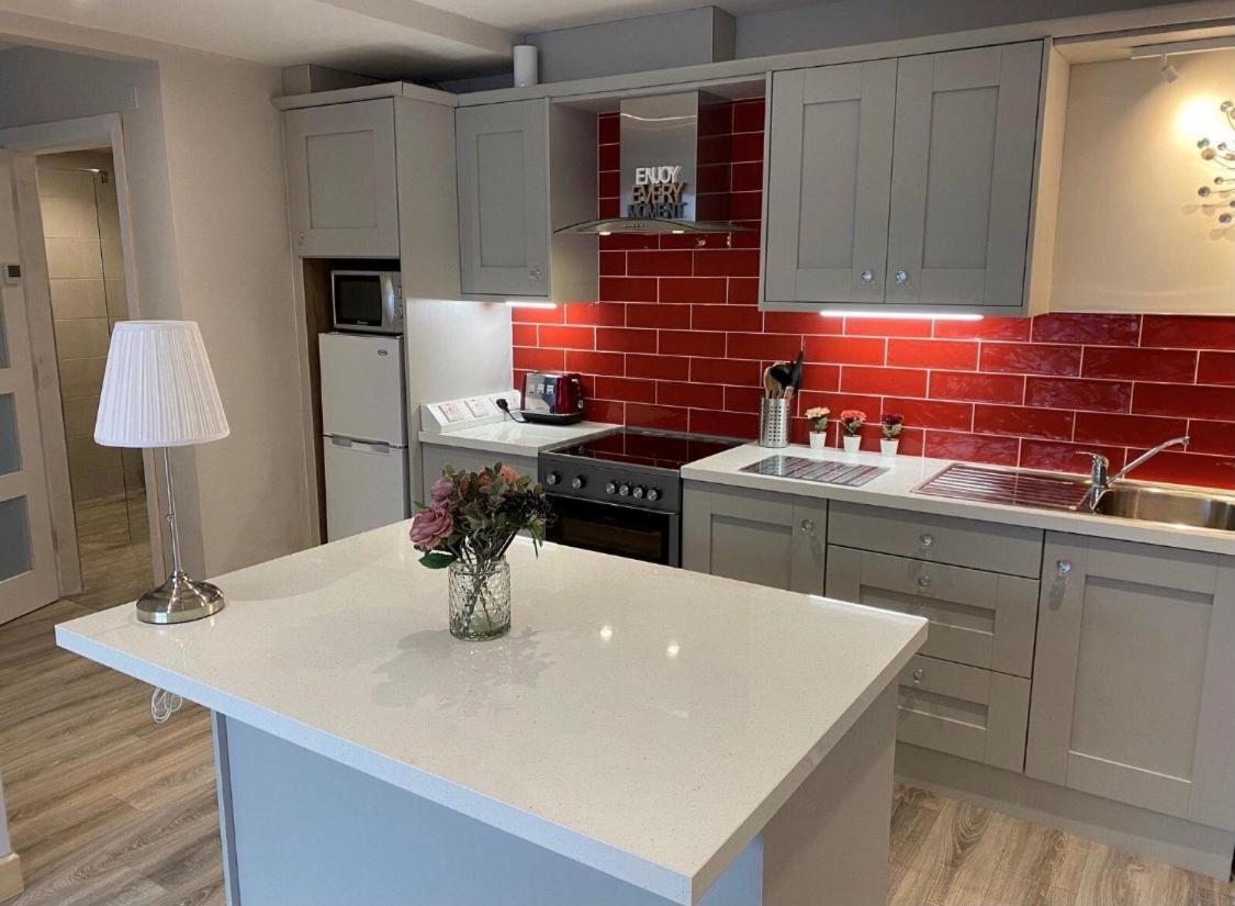 Trinity Apartments Four 1-Bedroom Apts Waterford City Centre Dış mekan fotoğraf