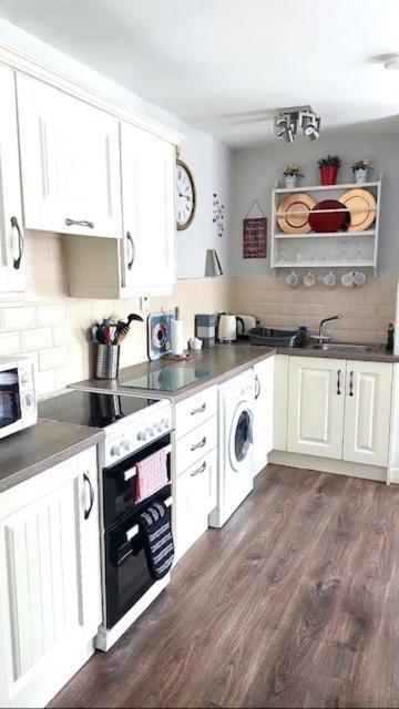 Trinity Apartments Four 1-Bedroom Apts Waterford City Centre Dış mekan fotoğraf