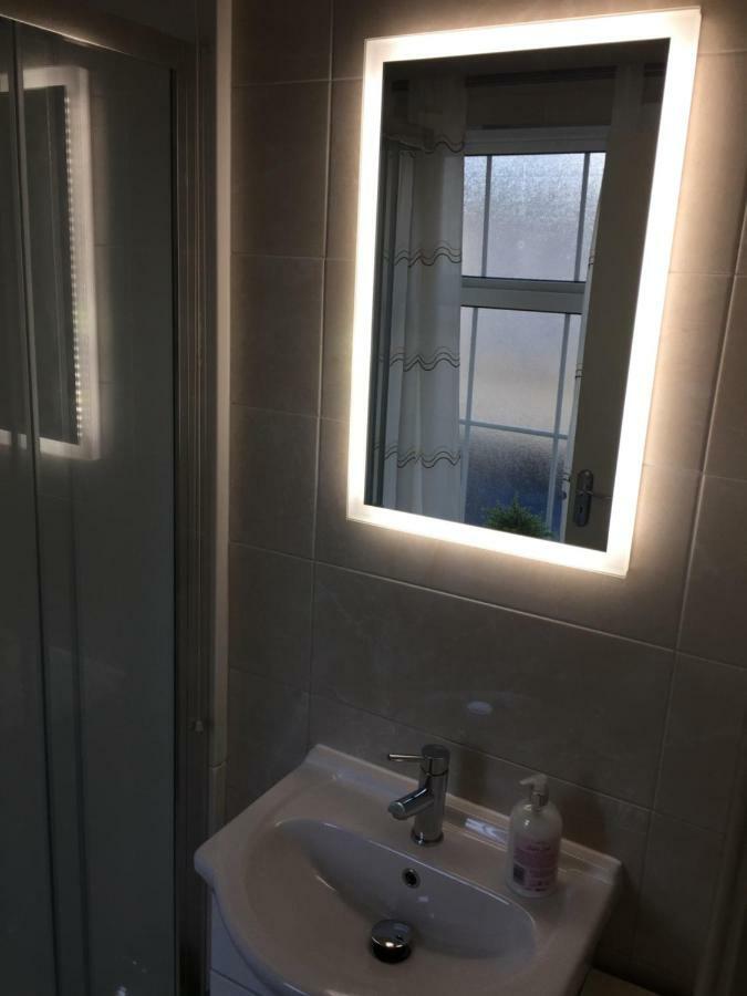 Trinity Apartments Four 1-Bedroom Apts Waterford City Centre Dış mekan fotoğraf